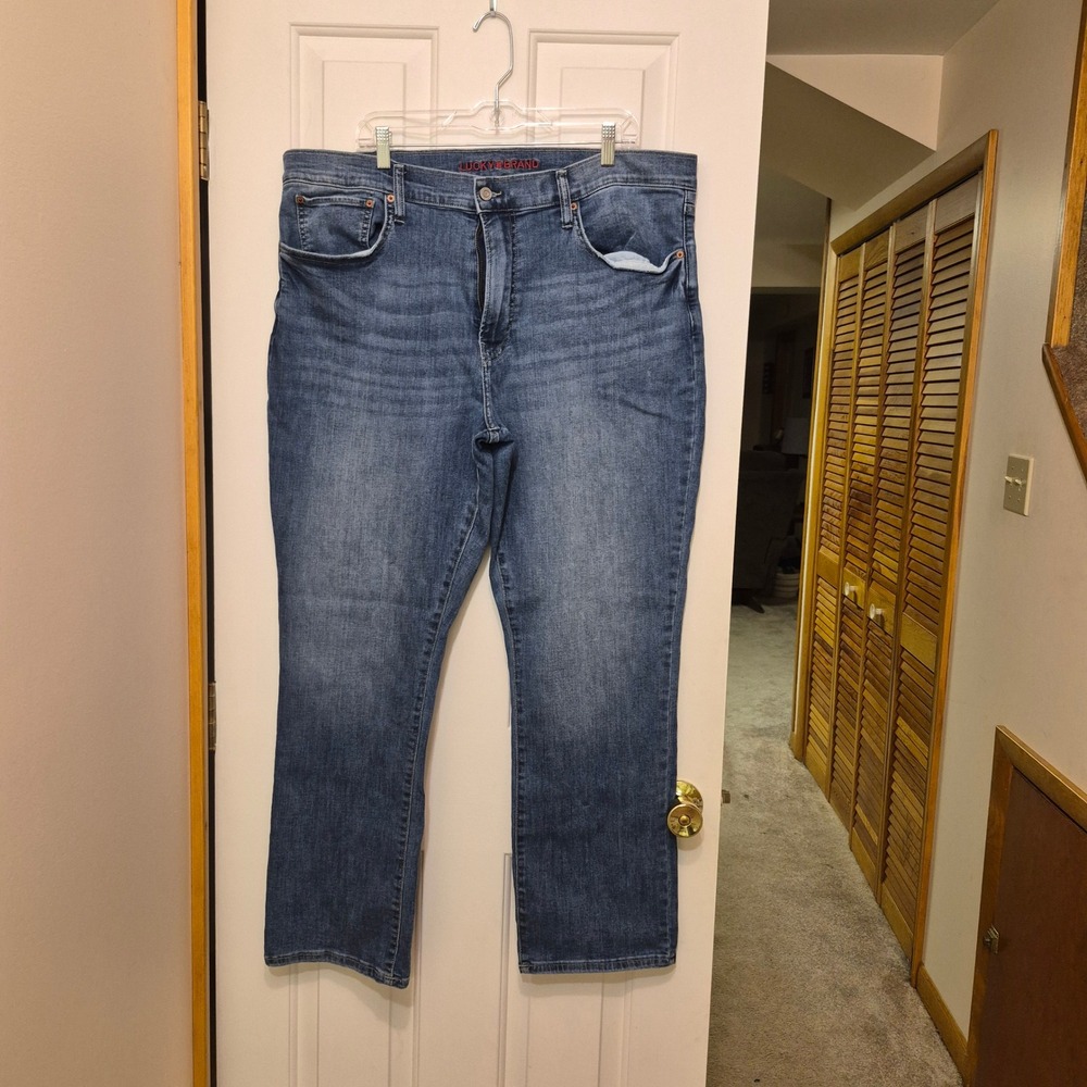 Lucky Brand 223 Straight Leg Mens Blue Jeans Size 40 x 32 Medium Wash Denim